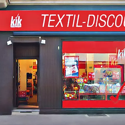 A KiK indulása. 1994-ben nyílt meg az első KiK-áruház Düsseldorf-Gerresheimben, 180 négyzetméteren.