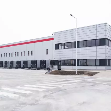 2017-ben megnyílik a szlovákiai logisztikai központ, és megnyílnak az első olaszországi üzletek